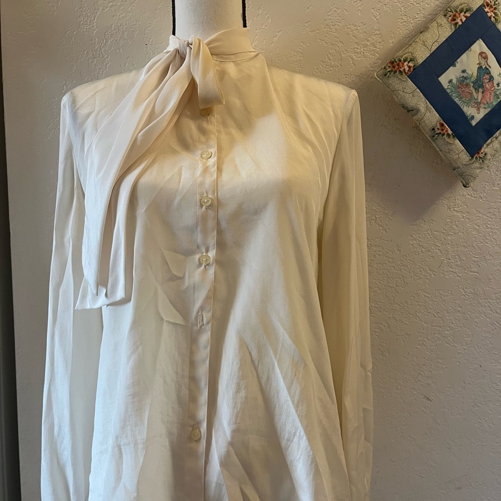 Elegant Vintage Cream Blouse with Tie Neck